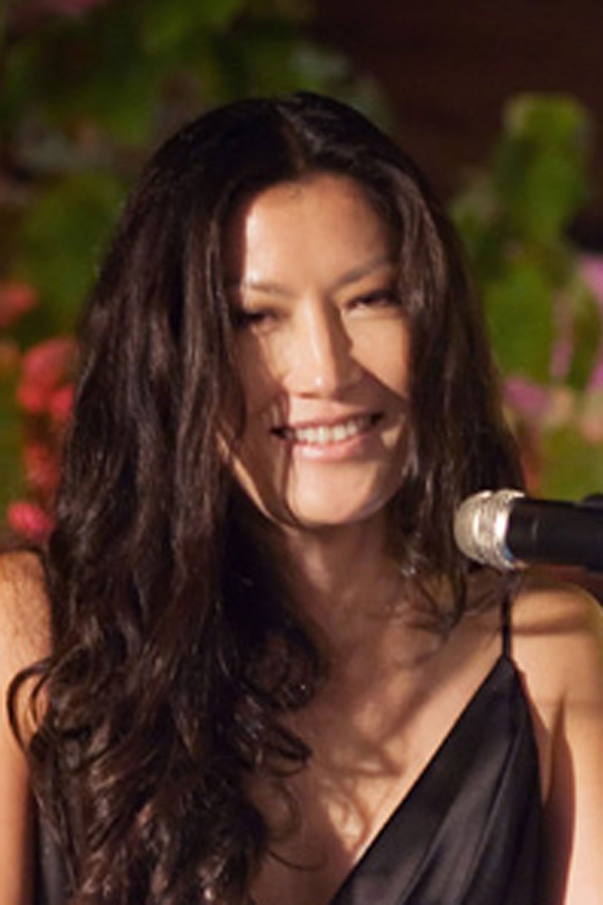 SUJIN NAM accepts-award Asia-Society-Korea-Center-11-18-11